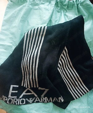 EA 7,  Emp Armani, WendeSchal 