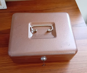 Geldkassette braun leer