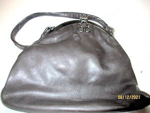 2 schöne Damen-Ledertaschen      Farbe grauschwarz