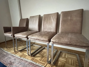 Vier hochwertige Esszimmer-Stühle 