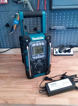 Makita Radio Modell DMR 301 Top Zustand