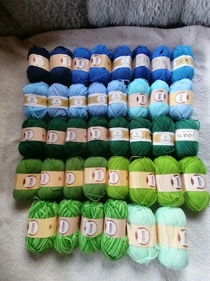 Handarbeits Garn, je 50 g - 2  