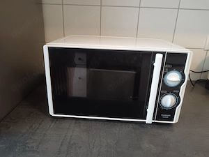 Sehr gut erhaltene Mikrowelle aufgrund Auswanderung 