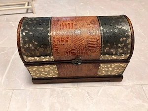 Vintage Aufbewahrungsbox aus Holz mit Lederdetails   Antike Deko 