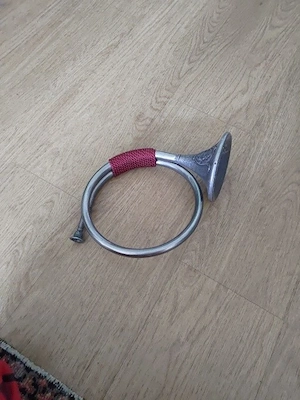   Vintage Posthorn Jagdhorn Metall mit roter Kordel  