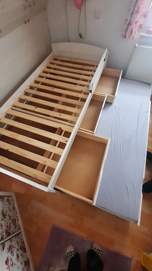 Kinderbett mit Schubladen