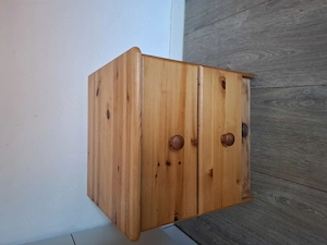 Zwei Nachttisch schränke zu verschenken 