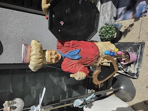 Verkaufe Standfigur Ober mit kreidetafel stein aber nicht allzu schwer