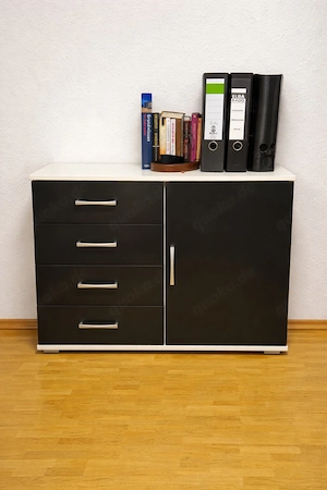 Kommode   Schrank mit Schubladen