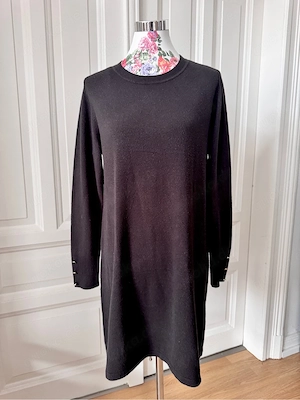 Schwarzes weiches Kleid mit goldenen Knöpfen, M