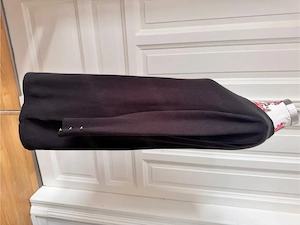 Schwarzes weiches Kleid mit goldenen Knöpfen, M