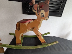 Holzschaukeltier Bambi reparaturbedürftig