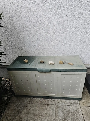 Gartentruhe inklusive div. Inhalt zu verschenken Bild 5