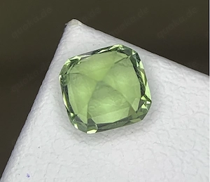 Natürlicher Turmalin (Grün)- 1,10 ct im Kissenschliff