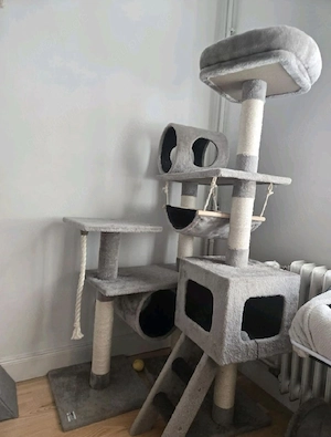 Stabiler Katzenkratzbaum   wie neu!   