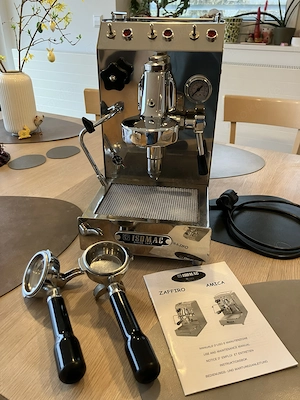 Isomac Zaffiro Espressomaschine mit Faema E61 Brühgruppe