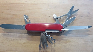 Victorinox Schweizer Taschenmesser Camping 14 teilig unbenutzt