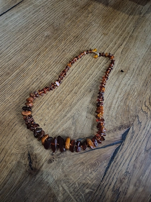 Bernsteinkette ungeschliffen