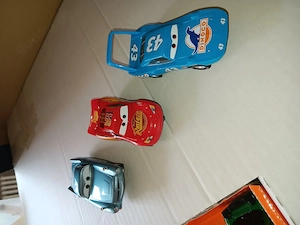 Carrera-Rennbahn mit Autos aus Disneyfilm CARS