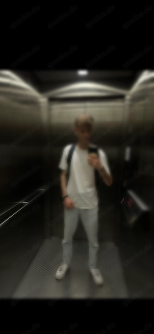 Junger Mann für heißen Dreier