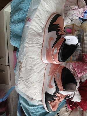 verkaufe diese neuen nike schuhe 