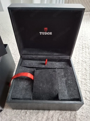 Tudor Box 