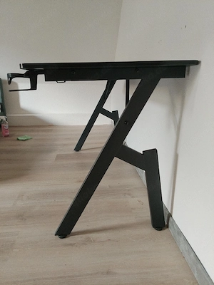Gaming-Schreibtisch zu verkaufen Bild 4