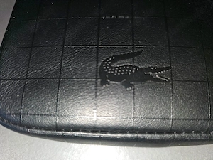 Lacoste Echtleder Handytasche integrierte induktive Powerbank Bild 3