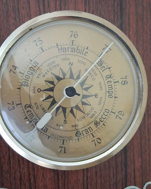 Alte Wanduhr Wetterstation