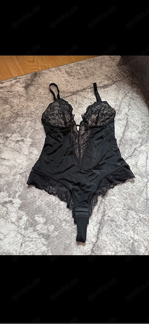 Schwarzes Spitzen Outfit