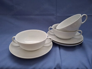 Suppentassen mit Untertassen