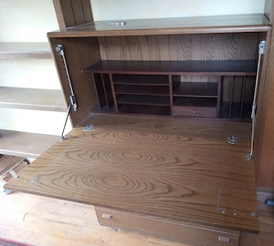 Regalsystem mit Sekretär 