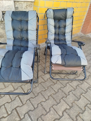 2 neue Liegestühle klappbar mit dicker Polsterauflage 