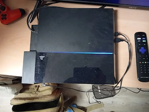 Playstation 4 mit Spiele  Bild 3