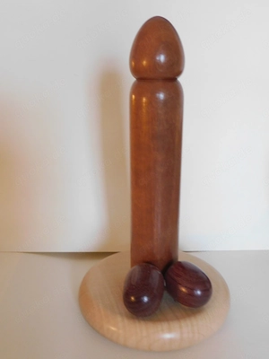 Selbstgedrechselter Holzdildo