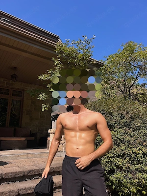 In einer Beziehung, die auf Freundschaft und Vertrautheit beruht, bin ich ein gutaussehender, aktive