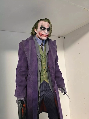 Joker - Der dunkle Ritter JND Studios Hyperreal 13 Scale Statue Bild 8