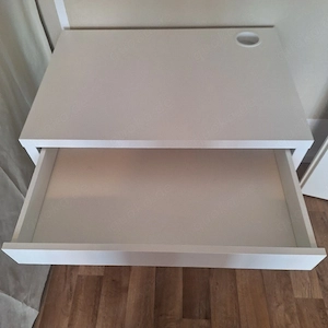 Micke Tisch von Ikea