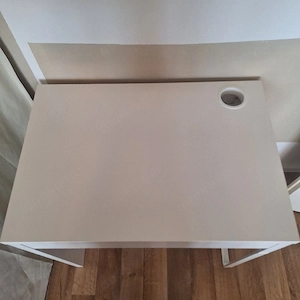 Micke Tisch von Ikea