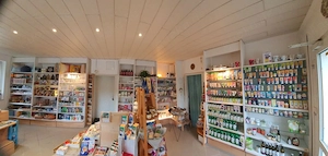 Ladeneinrichtung, Ladenregale, Verkaufsregal 8-10m weiß, teilw. Glasböden, modulares System