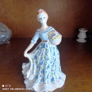 Bilder und Porzellanfiguren Bild 3