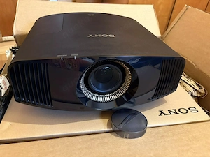 Sony VPL-VW570ES beamer 4k uhd 3D High-end Beamer