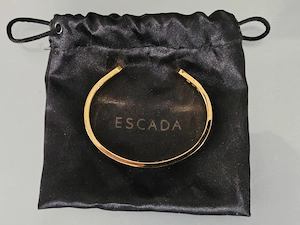 Neuwertig! Original ESCADA Armreif Cuff Torque mit poliertem Gold Finish & 2 Anhänger TOP! Bild 6