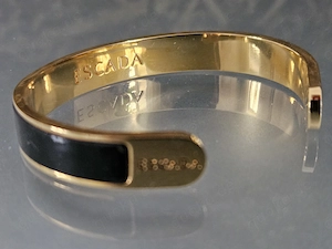 Neuwertig! Original ESCADA Armreif Cuff Torque mit poliertem Gold Finish & 2 Anhänger TOP! Bild 2