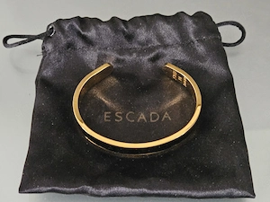Neuwertig! Original ESCADA Armreif Cuff Torque mit poliertem Gold Finish & 2 Anhänger TOP! Bild 3