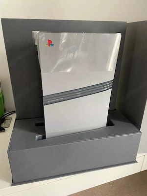 Sony PlayStation 5 Pro 30th Anniversary Bundle Bild 5
