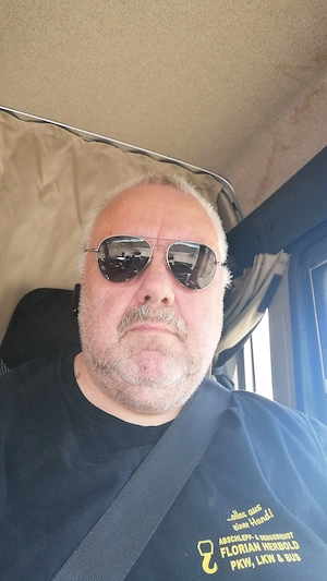 Er sucht ehrliche Frau 