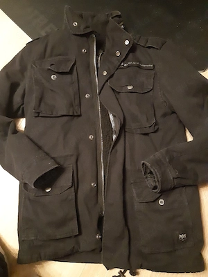 Schwarze Jacke 