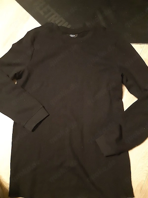 Schwarzer Pulli