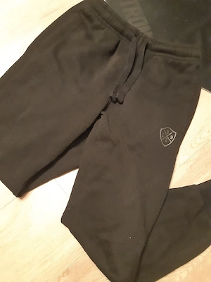 Schwarze Jogginghose